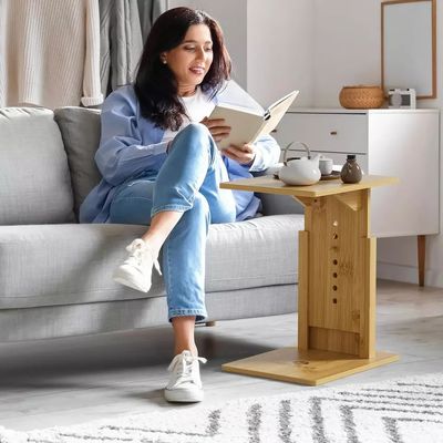 Mesa lateral en forma de C de bambú rectángulo ajustable para mesa de café de madera detrás del sofá