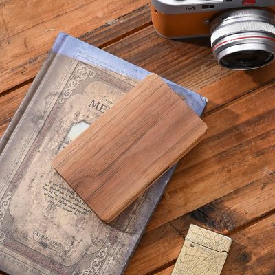 Cuadro de tarjetas de madera de nuez negra con cierre magnético