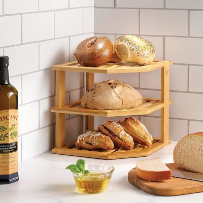 Organizador de estantes de placas de cocina de madera para gabinete ahorrando espacio Organizador de esquina de madera