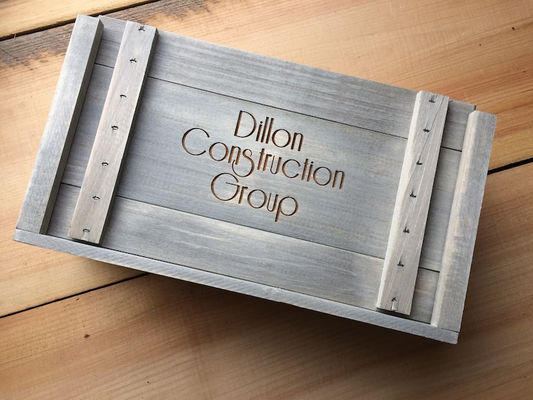 Caja de regalo de madera con logotipo personalizado para botellas de vino o whisky personalizadas y utensilios de vidrio