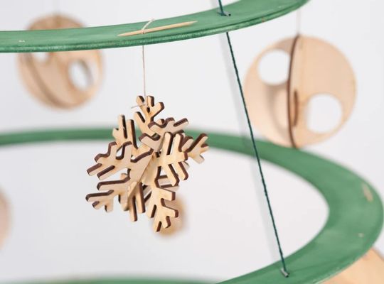 Crea un ambiente festivo con nuestro logotipo personalizado de árbol de Navidad Alberello de madera