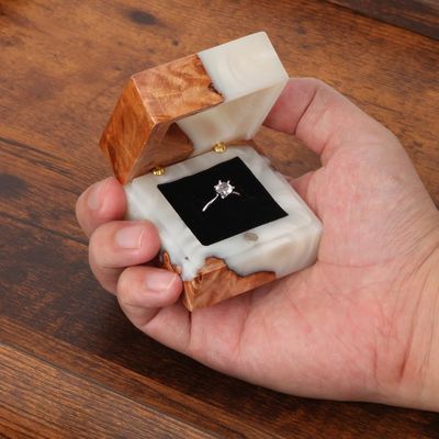 Elegante caja de anillos de madera de ranura única para envases pequeños de joyas antiguas hechas a mano