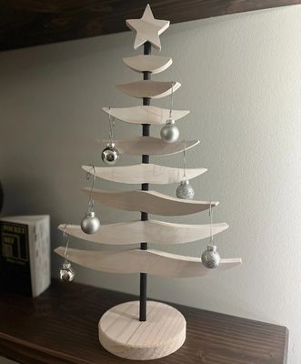 Materiales ecológicos Árbol de Navidad de madera blanqueado moderno para unas vacaciones más verdes