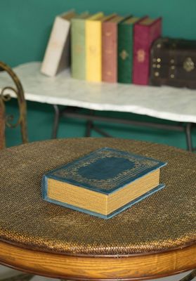 Caja de almacenamiento de baratijas en forma de libro decorativo de madera hecha a mano con impresión en serigrafía / quemada