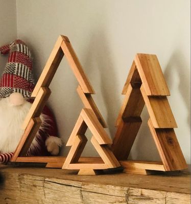Árbol de Navidad de madera perfecto para crear un ambiente festivo