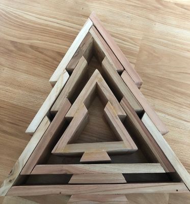 Árbol de Navidad de madera perfecto para crear un ambiente festivo