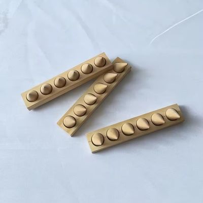 Pedido personalizado Estand de joyería de madera con acabado suave y competitivo