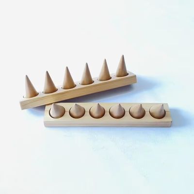 Pedido personalizado Estand de joyería de madera con acabado suave y competitivo