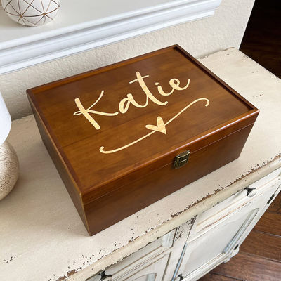 6.2*6.2*4.48 Caja de madera personalizada en la que se pueden comprar artículos de mesa recuerdos para el quinto aniversario