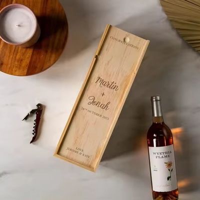 Caja de champaña de vino de pino impresa en serigrafía para compromiso y boda 35x11x11cm