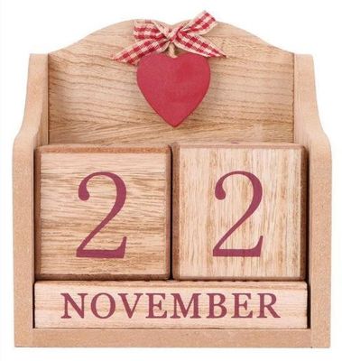 Juguete de mesa de calendario de Adviento de madera con casa rústica y estética de estilo europeo