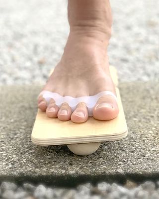 Tabla de equilibrio de ejercicios de pie de madera para prevenir arcos caídos estilo de diseño clásico