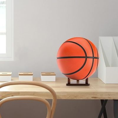 Display de pelota de madera sólida con logotipo personalizado Estand para fútbol Baloncesto Fútbol voleibol