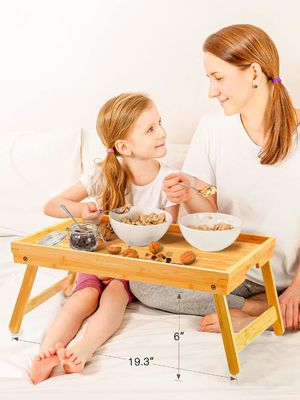 Desayuno Servicio de cama de bambú bandeja de mesa de diseño moderno 16.92 x 12.6 pulgadas con piernas plegables