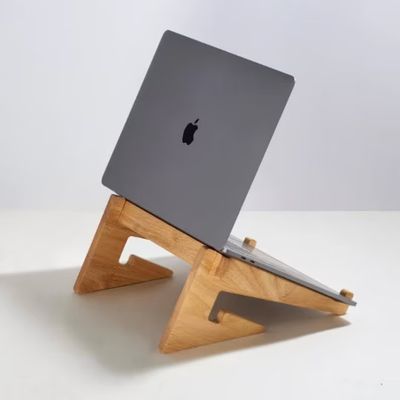 Acceptable OEM/ODM soporte de computadora portátil de madera para Mac Book accesorio de escritorio de espacio de trabajo ergonómico