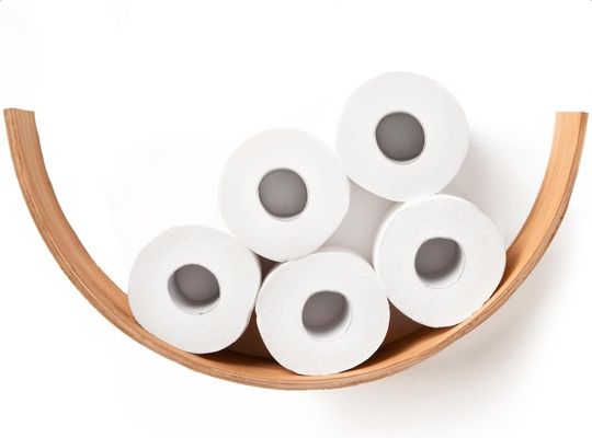 Estante curvo de madera para papel higiénico La combinación perfecta de forma y función