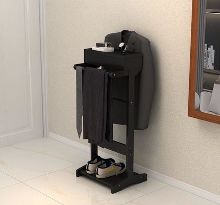 Logotipo personalizado Estante de ropa de madera con estanterías y stand de servicio