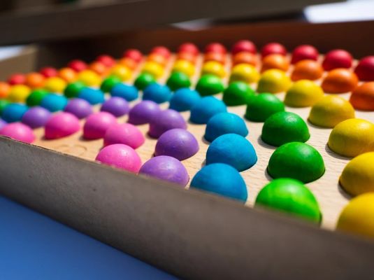 Juguete de aprendizaje de colores de Montessori de madera hecha a mano para niños de 2-4 años según su solicitud