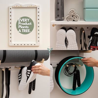 Conveniente organizador de esterillas de yoga de madera para montaje en la pared del gimnasio en casa totalmente personalizable