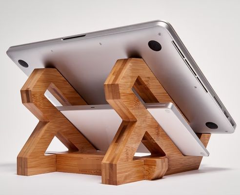 Estante de bambú ajustable para portátil y portable en un diseño conveniente