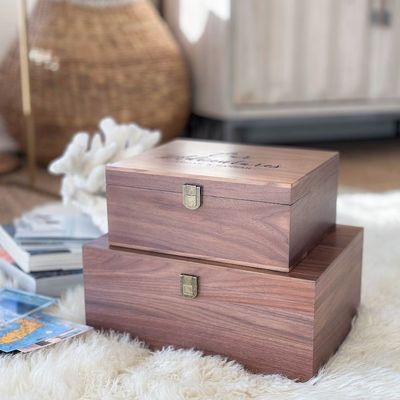 Caja de recuerdos de madera para bebés hecha a mano con nuez regalo personalizado para los recuerdos del bebé