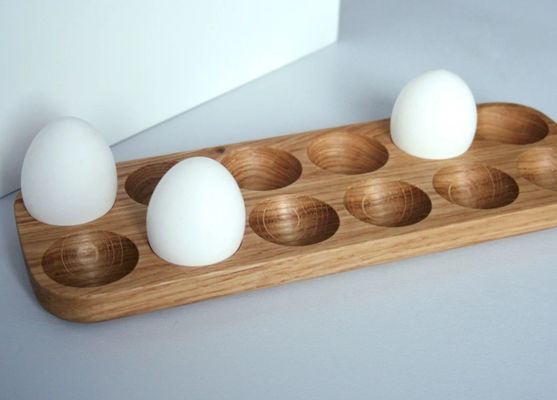Práctico porta huevos de madera de nivel único para la organización de la encimera