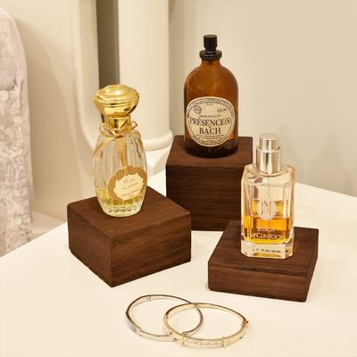 3 soportes de diferentes alturas de pantalla de madera Riser Set Logotipo personalizado Barnizado Impresión Manipulación