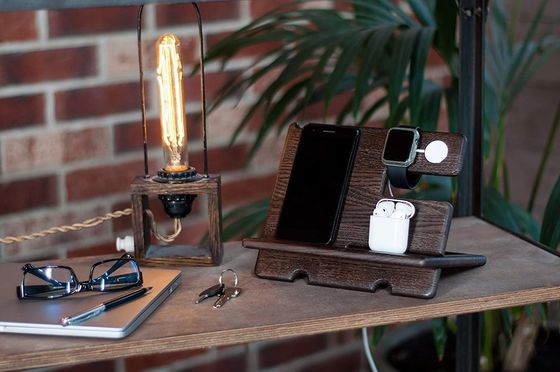 Estandarte de teléfono celular personalizado con soporte de teléfono y ranura de bolígrafo.