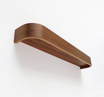 Estantes de madera de borde redondeado modernos OEM Estantes de borde flotante de nuez curvado para el hogar