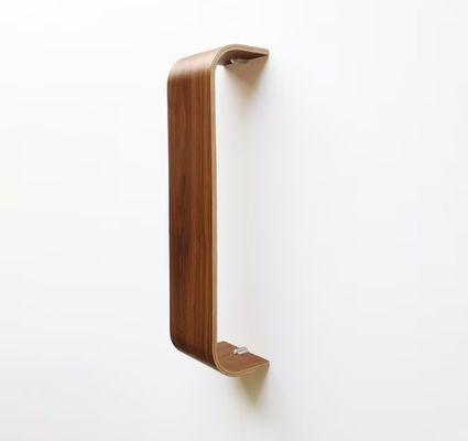 Organice su baño sin esfuerzo con un soporte de toallas de ducha de madera montado en la pared