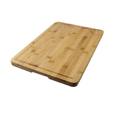 Tabla de corte de madera sobre el fregadero - Bloques de corte hechos con serigrafía