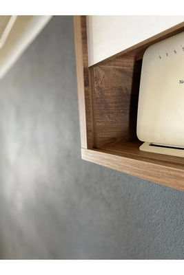 Router montado en la pared escondido almacenamiento de módem de Internet con caja de madera decorativa Wifi