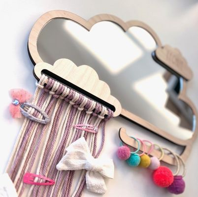 Espejo de niños enmarcado en madera en forma de nube personalizado con clip para el cabello y soportes de banda de goma