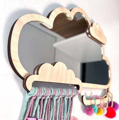 Espejo de niños enmarcado en madera en forma de nube personalizado con clip para el cabello y soportes de banda de goma