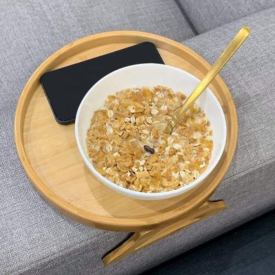 Sofá de bambú natural personalizado Mesa lateral plegable reposabrazos de brazo Clip-On bandeja de sofá para OEM ODM