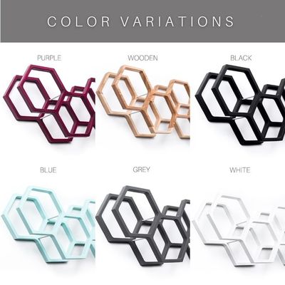 Estante de almacenamiento de tejidos de baño de madera con montaje en la pared en diseño de panal de miel