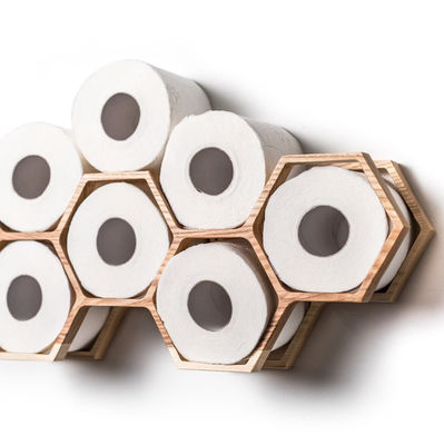 Estante de almacenamiento de tejidos de baño de madera con montaje en la pared en diseño de panal de miel