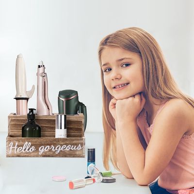 Mantenga su baño limpio sin esfuerzo con este soporte de secador y alisador de cabello de madera