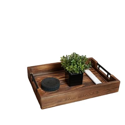 bandeja de servicio de madera con asas metálicas para el salón de la habitación de entrada de la cocina