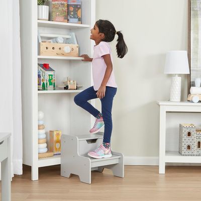Gran cantidad de taburetes de escalones de madera ahorrando espacio Esencial elección superior para muebles para niños