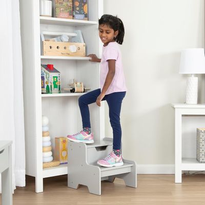 Gran cantidad de taburetes de escalones de madera ahorrando espacio Esencial elección superior para muebles para niños