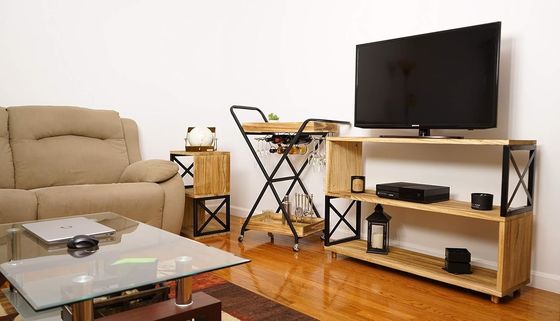 Color de madera natural Salón de estar Mesa de noche moderna de metal mesa de cama para espacios pequeños