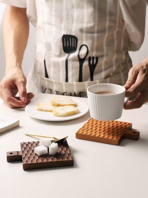 Madera sólida creativa de aislamiento de alfombra para la madera de cerezo anti-escaldado soporte de taza de café