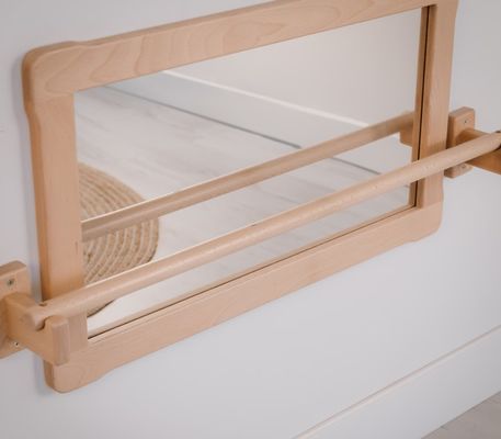 Montessori Gran Espejo y Larga Barra de Madera Ahorran Espacio para la Oportunidad del Año Chino