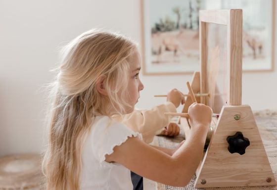 Costo de la muestra e impresión 4 en 1 caballete de mesa de madera para resultados de muestra profesionales