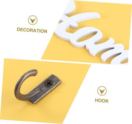 Entrada Portacorreo y porta llaves de cuarto de lodo con clavijas de madera en color de madera natural