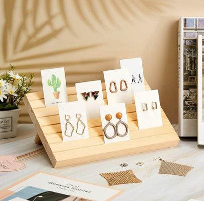 Portador de pendientes multifunción para exhibición y almacenamiento organizado de joyas