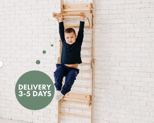 202405 Escalera sueca 4 en 1 Gimnasio de escalada para niños pequeños con triángulo de escalada y mesa para niños