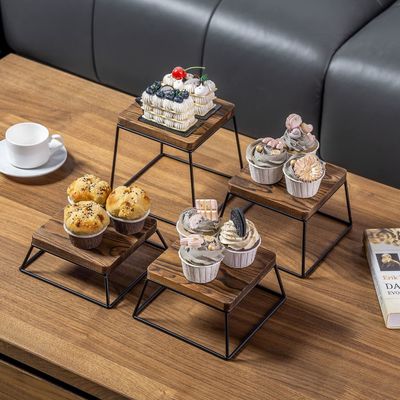 Gran cantidad de madera quemada de metal negro alambre cuadrado de exhibición de alimentos pizzerías de madera