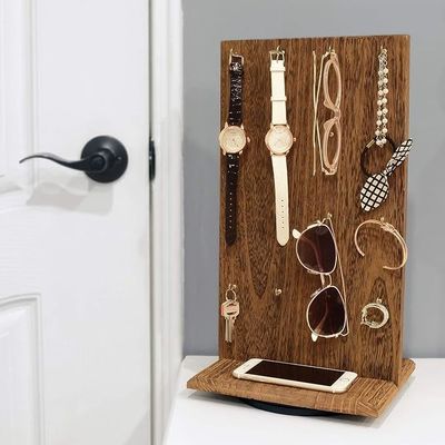 Función de ahorro de espacio 9 W X 7.5 D X 16.5 H Muestra de joyería de madera con 32 ganchos